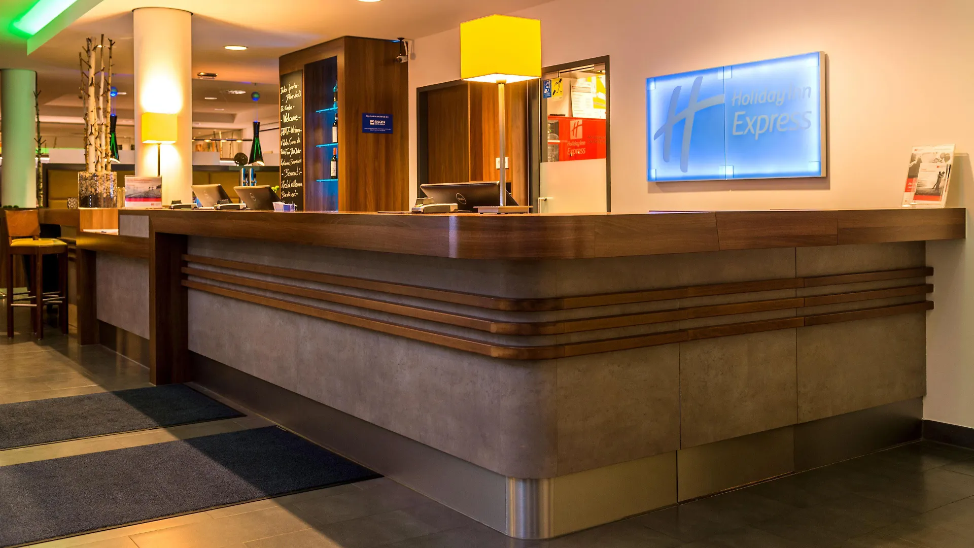 Holiday Inn Express Bremen Airport By Ihg 3*,
