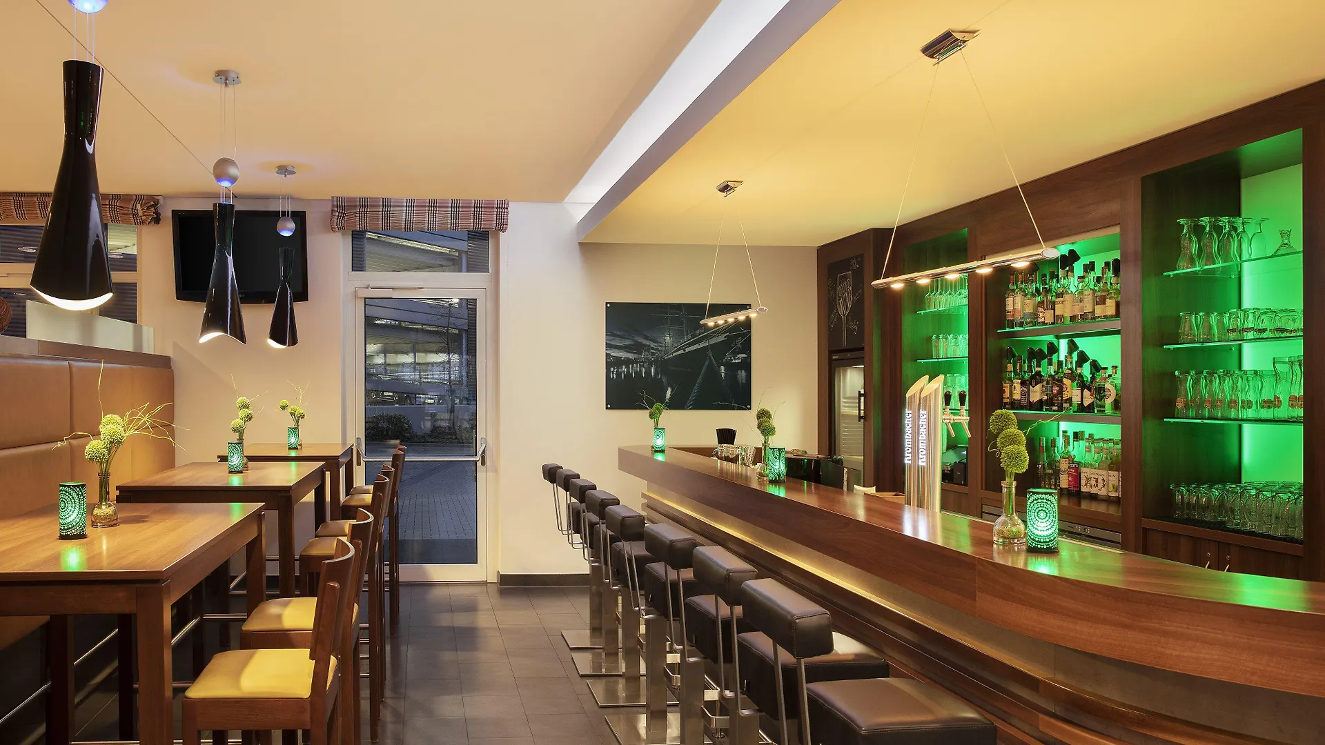 Holiday Inn Express Bremen Airport By Ihg 3*,