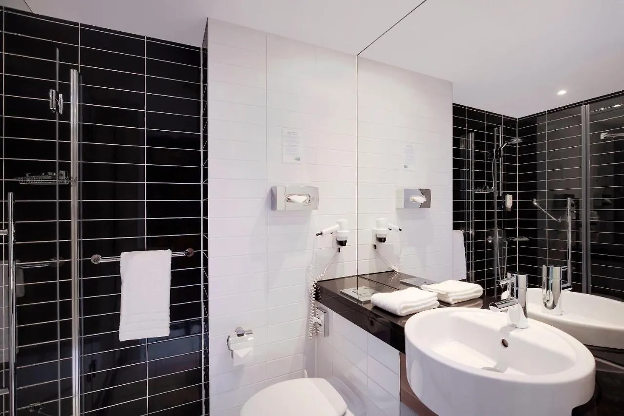 Holiday Inn Express Bremen Airport By Ihg 3*,