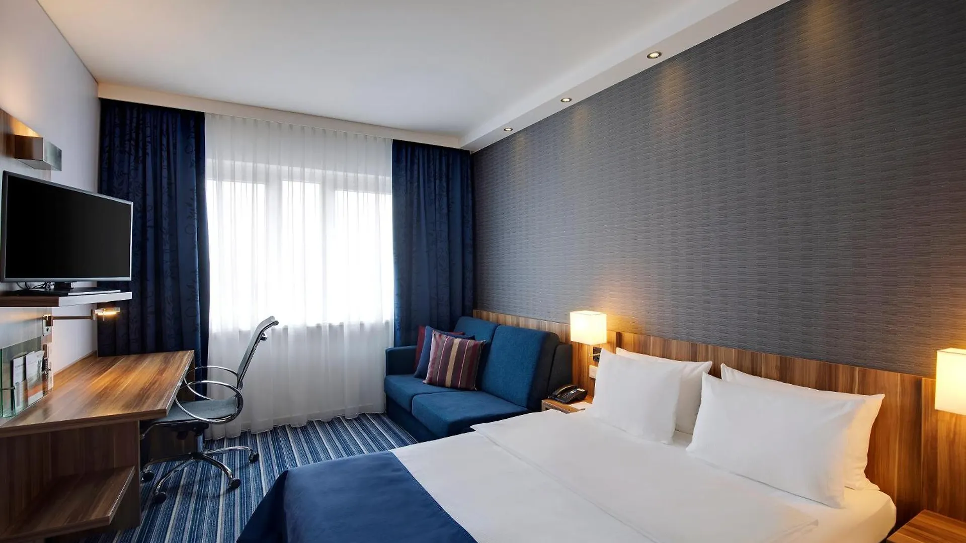 Holiday Inn Express Bremen Airport By Ihg 3*,  Deutschland