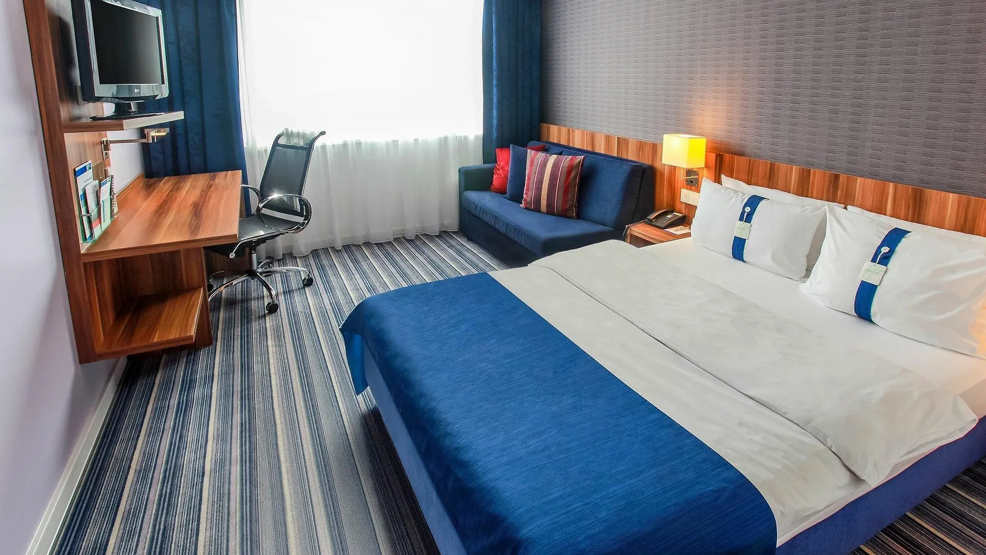 Holiday Inn Express Bremen Airport By Ihg Hotel