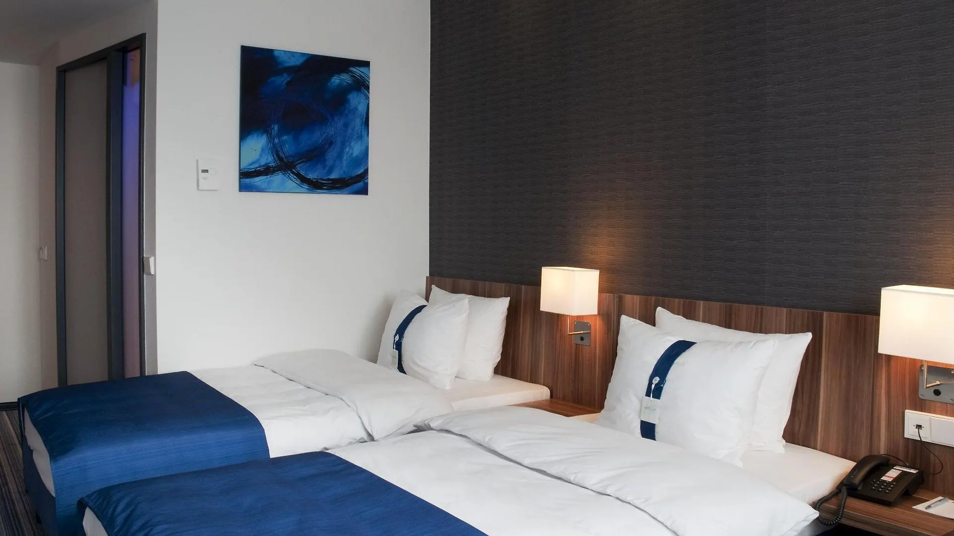 Holiday Inn Express Bremen Airport By Ihg