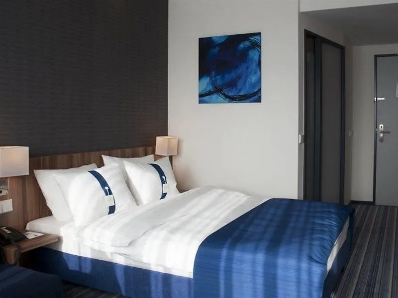 Holiday Inn Express Bremen Airport By Ihg 3*,