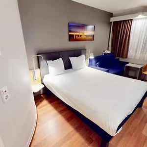 Otel Ibis Airport ***