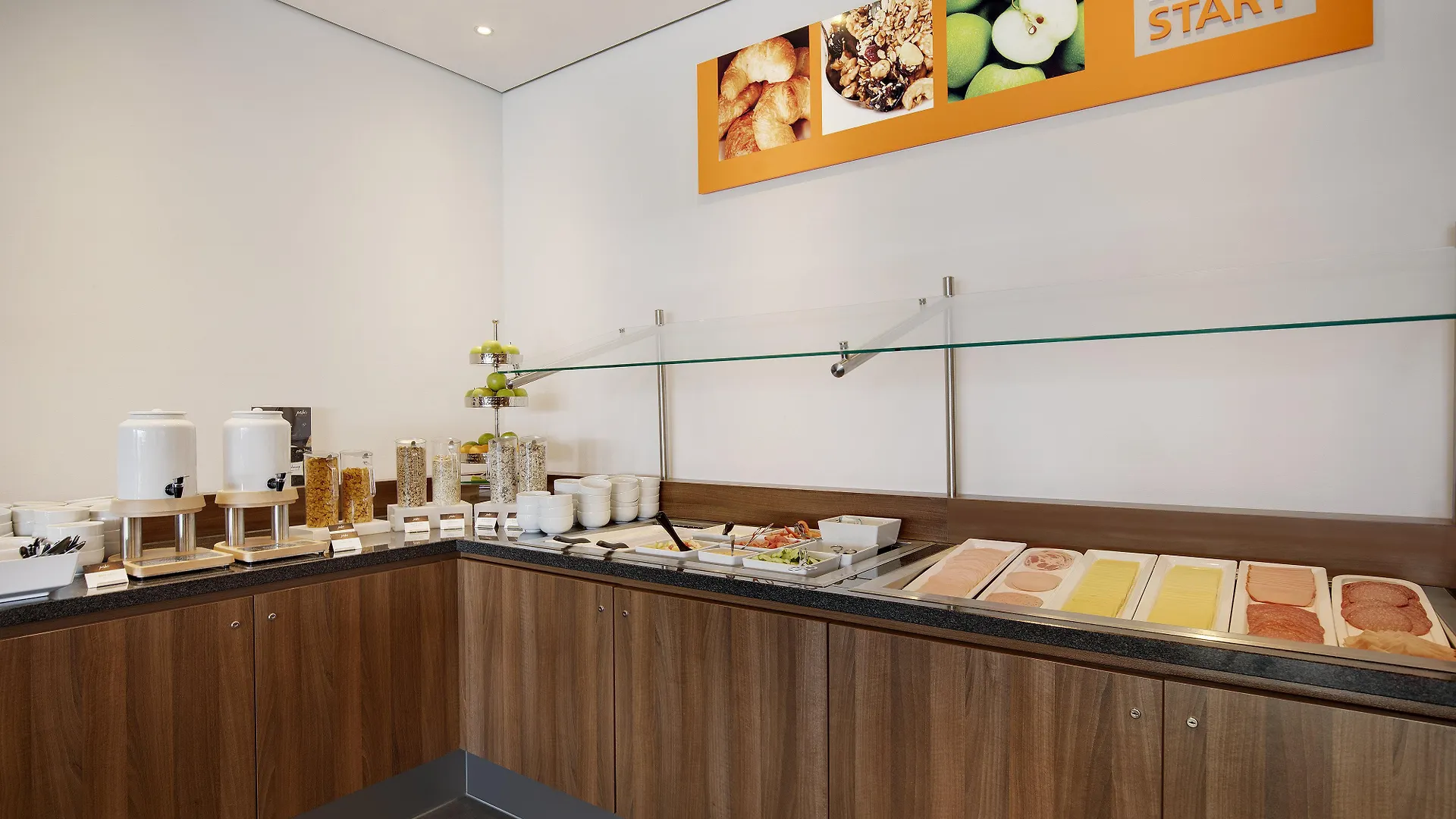 Holiday Inn Express Bremen Airport By Ihg 3*,