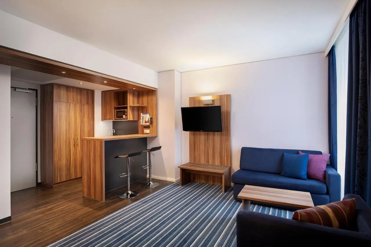 Holiday Inn Express Bremen Airport By Ihg Alemania