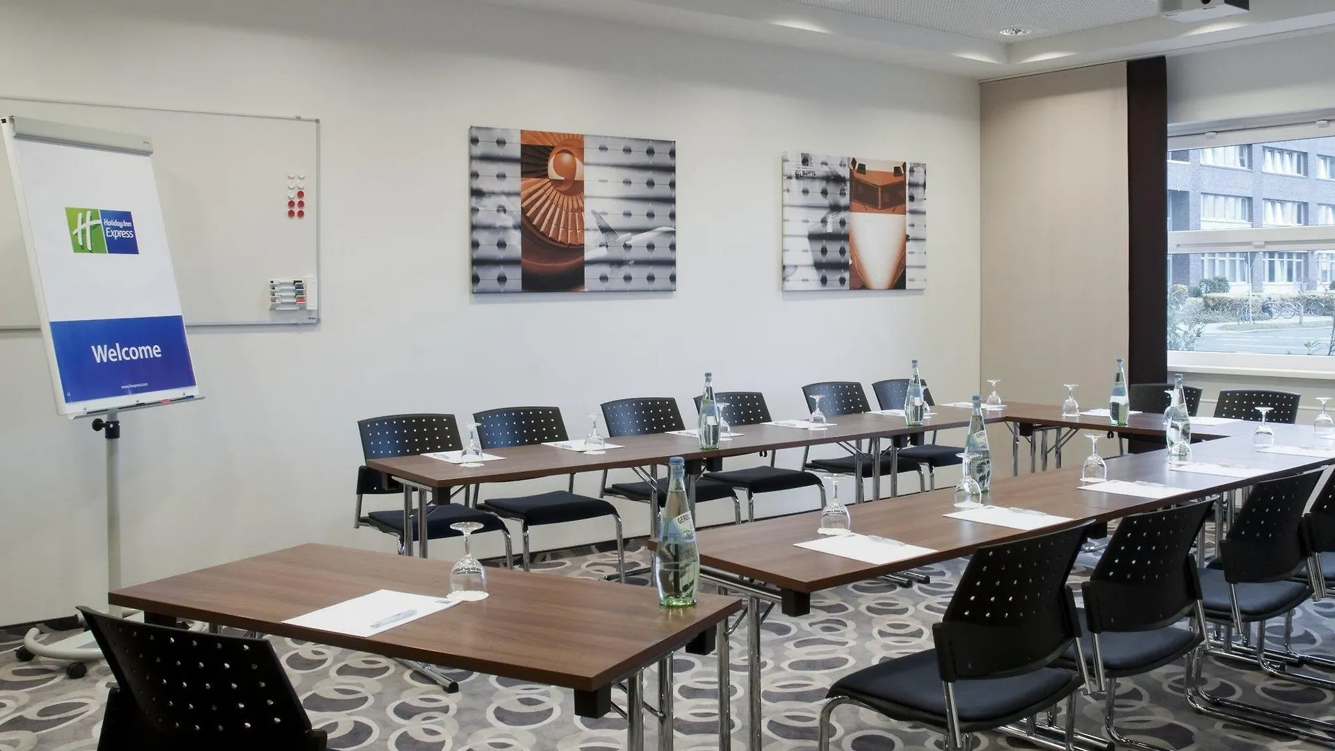 Holiday Inn Express Bremen Airport By Ihg Alemania